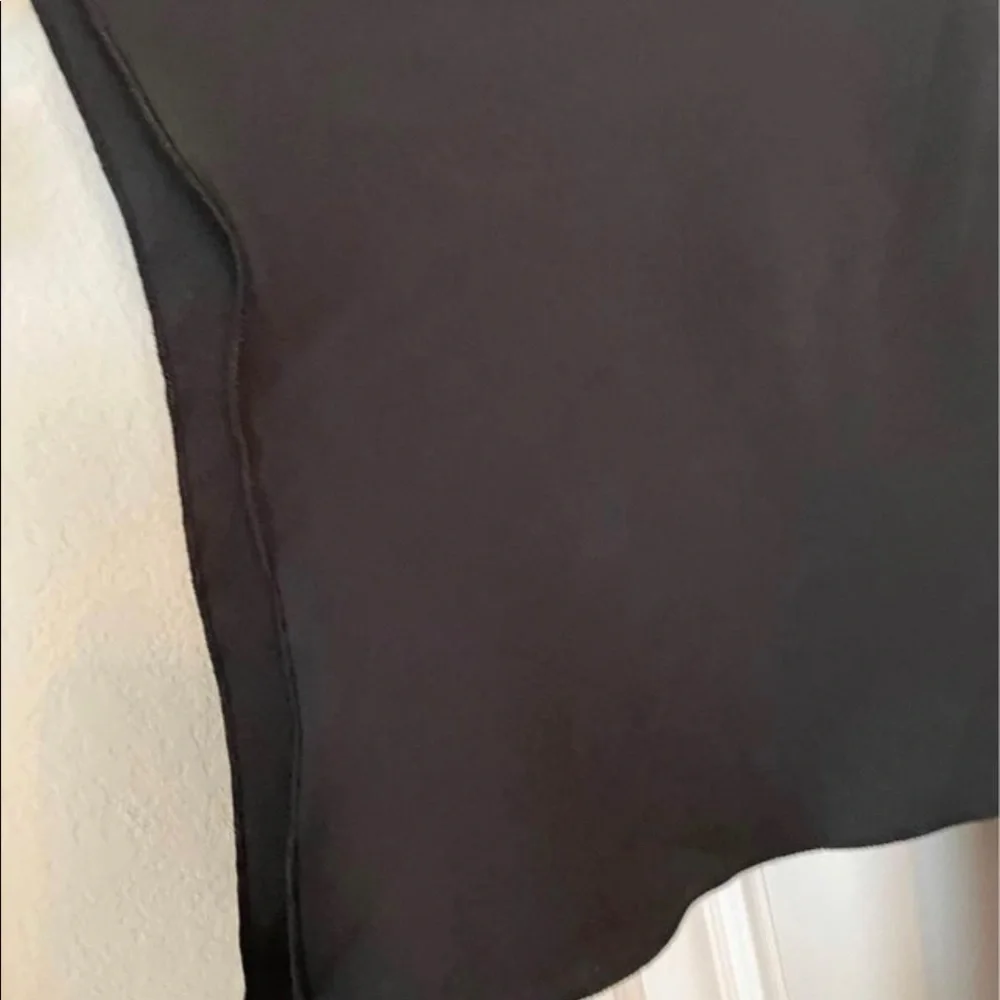 Black V-Neck Plus SZ Top. 3X - Picture 4 of 6